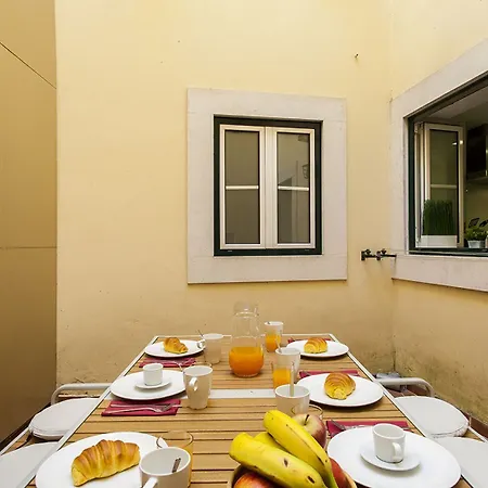 Chiado Patio Apartment Lisbon